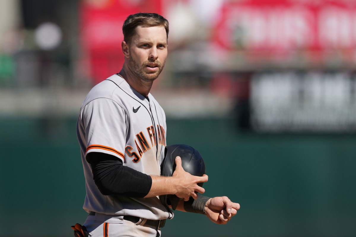 SF Giants outfielder Austin Slater looks to the dugout. (2022)